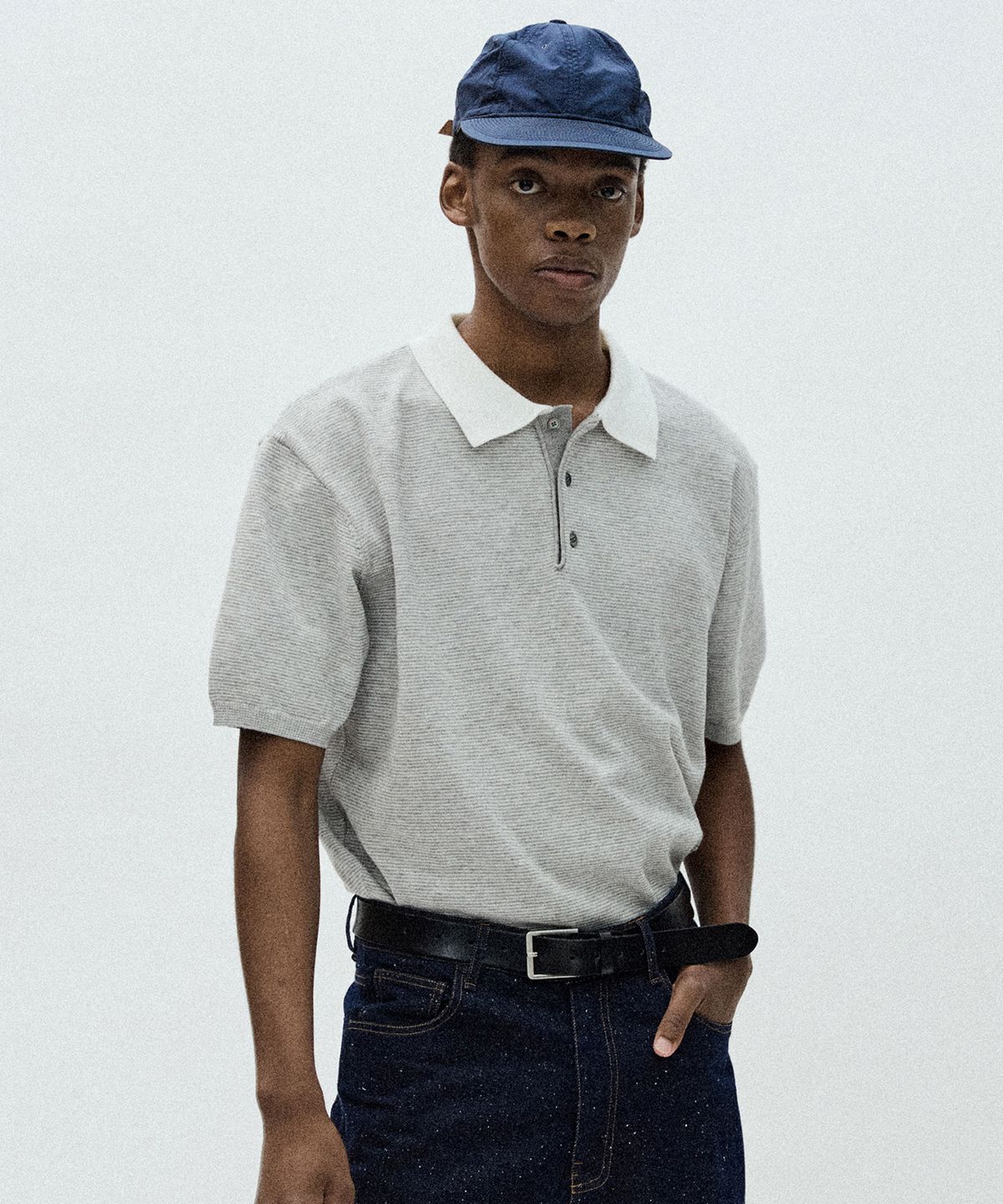 필프(PEALP) Half-Open Collar Short-Sleeved Stripe Knit (Gray)