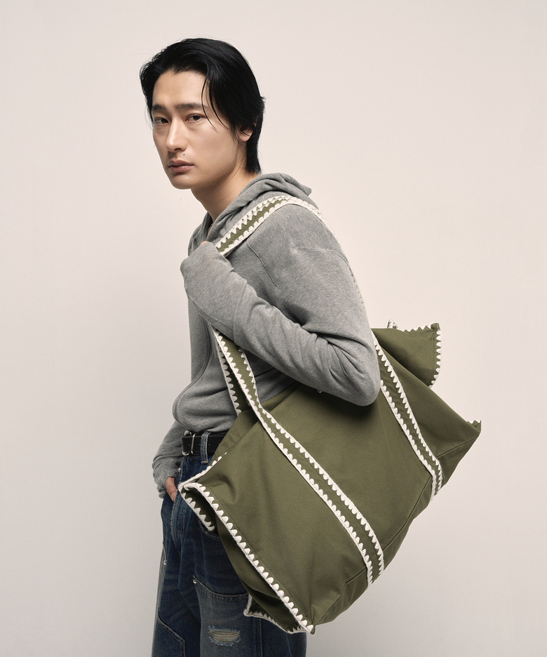 니들워크 숄더백 _ 올리브