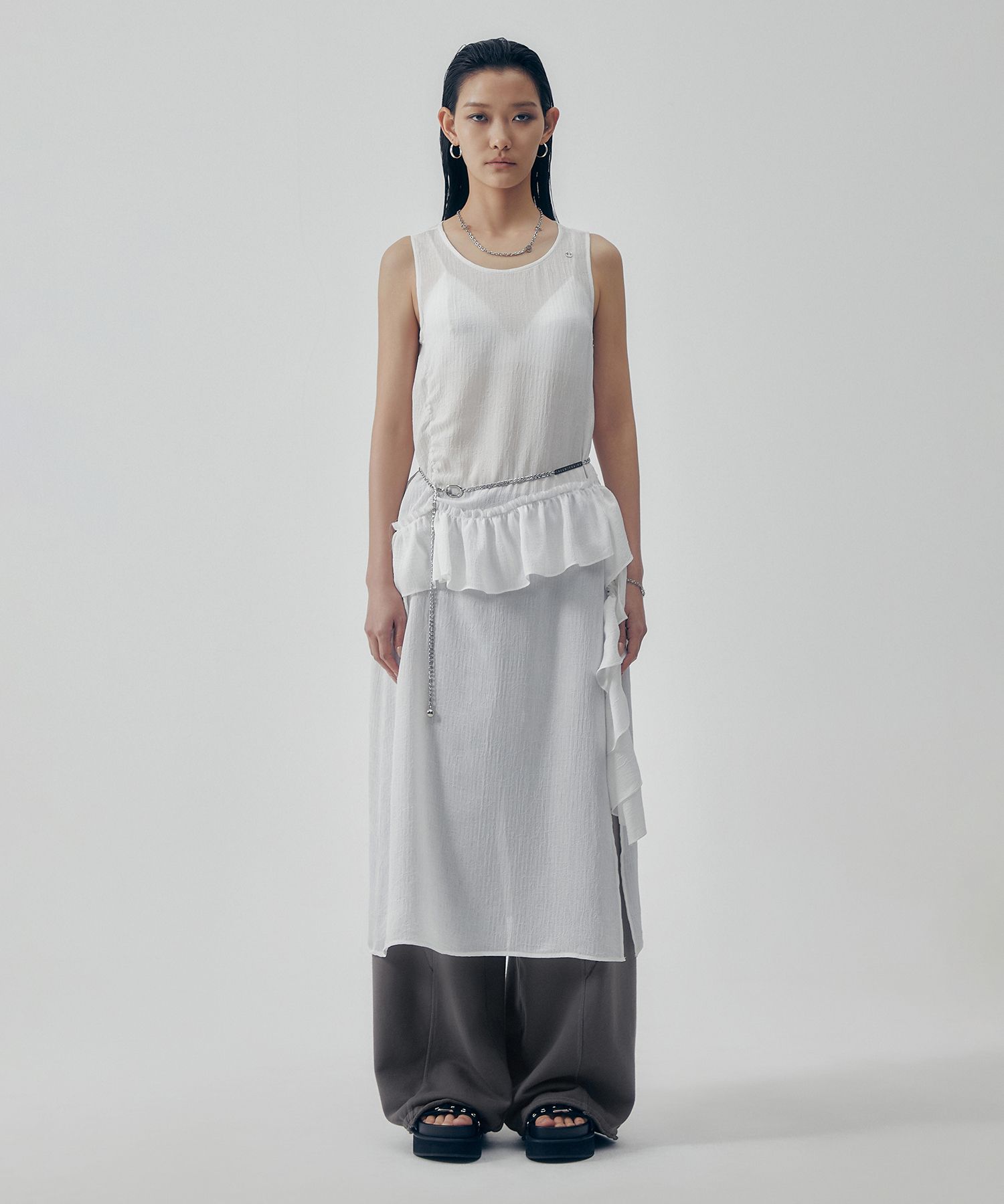 韓国商品/TREEMINGBIRD Ruffle Sleeveless One-piece 트리밍버드(TREEMINGBIRD) Ruffle Sleeveless One-piece [ Black