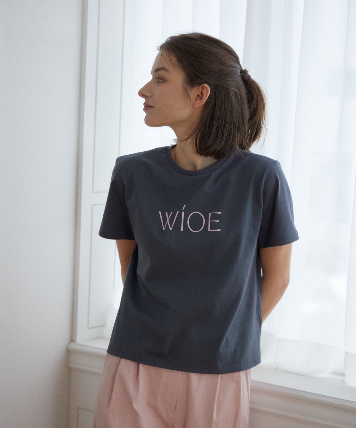 위오이(WIOE) Wioe Loge T-shirt_Charcoal