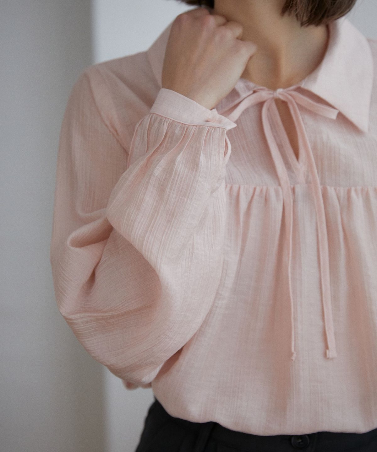 위오이(WIOE) Sally Ribbon Blouse_Pink