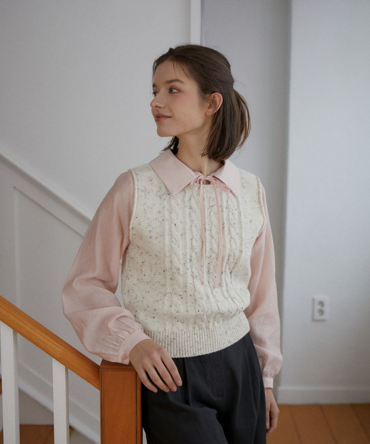 위오이(WIOE) Monica Knit Vest_Oatmeal
