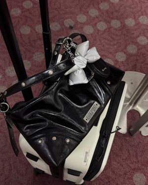 Stud Shoulder Bag (black)