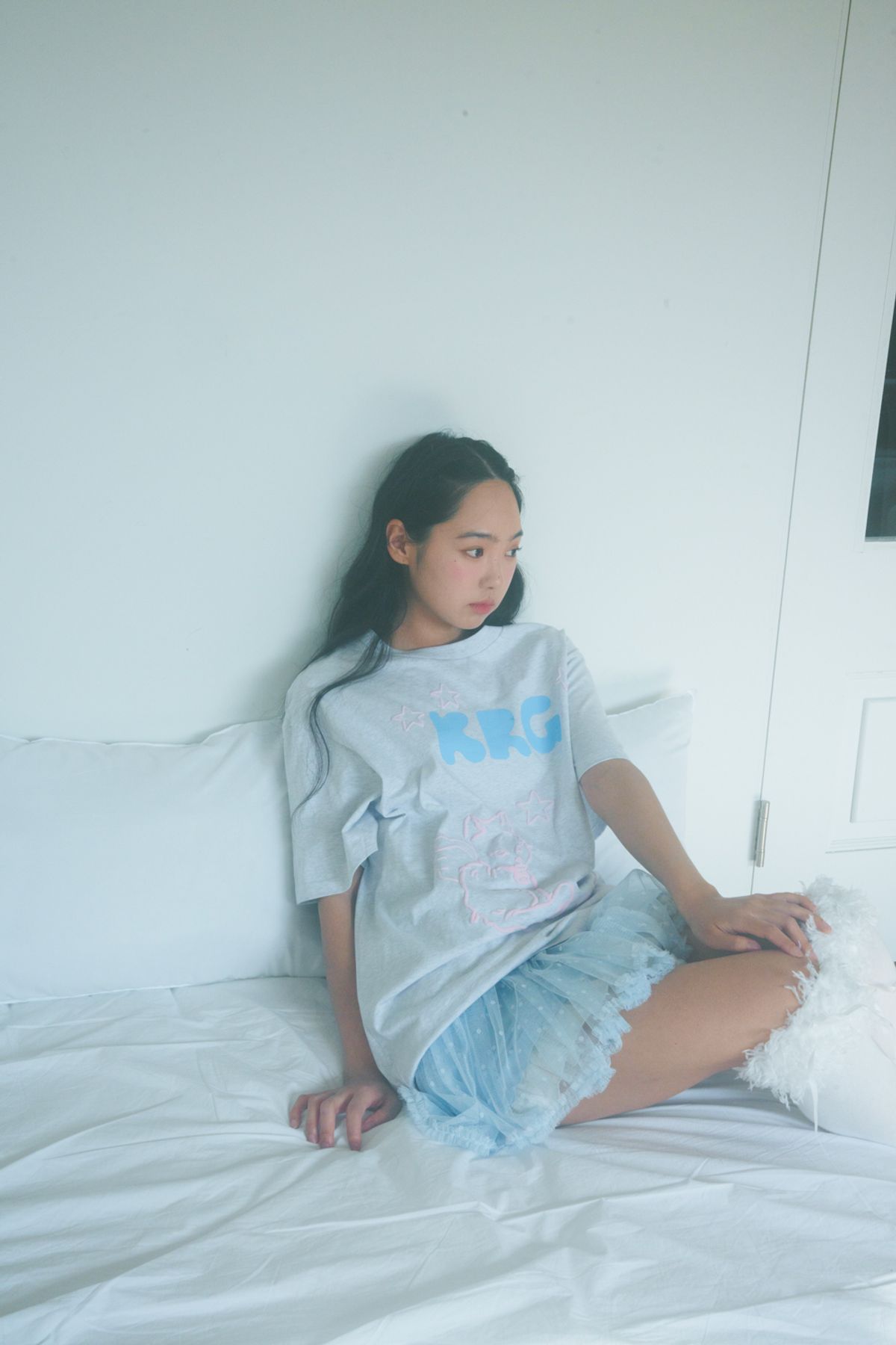 샤키리(SHAKIRI) 키리걸 박시 티셔츠 (라이트그레이)