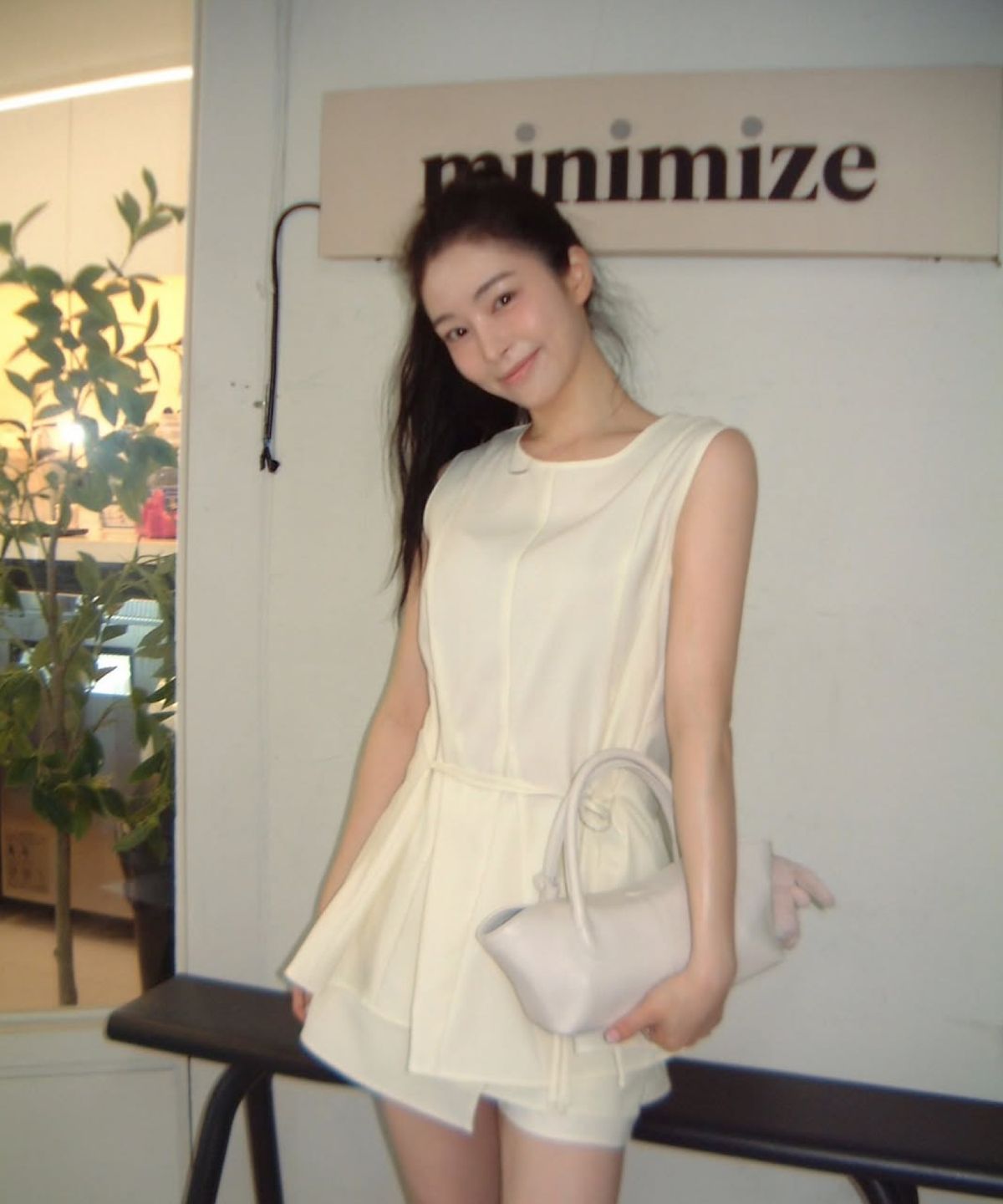러벤티나(LOVENTINA) 스크런치 플레어 슬리브리스_아이보리