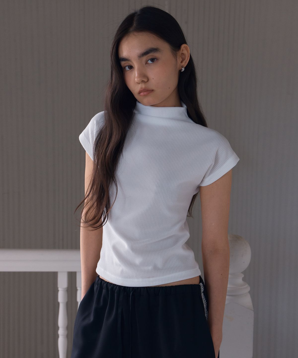 38컴온커먼(38COMEONCOMMON) Half-neck Rib Top (White)