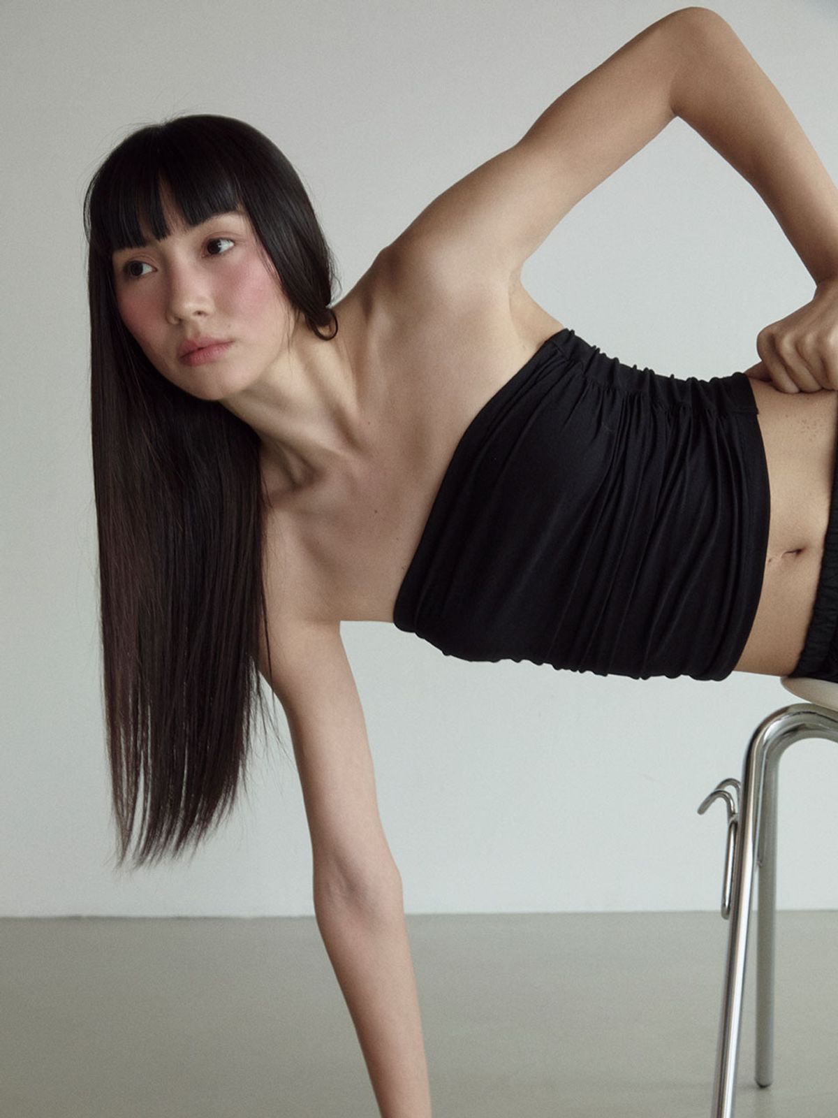 비수스(VISUS) Wrinkle Tube Top_Black