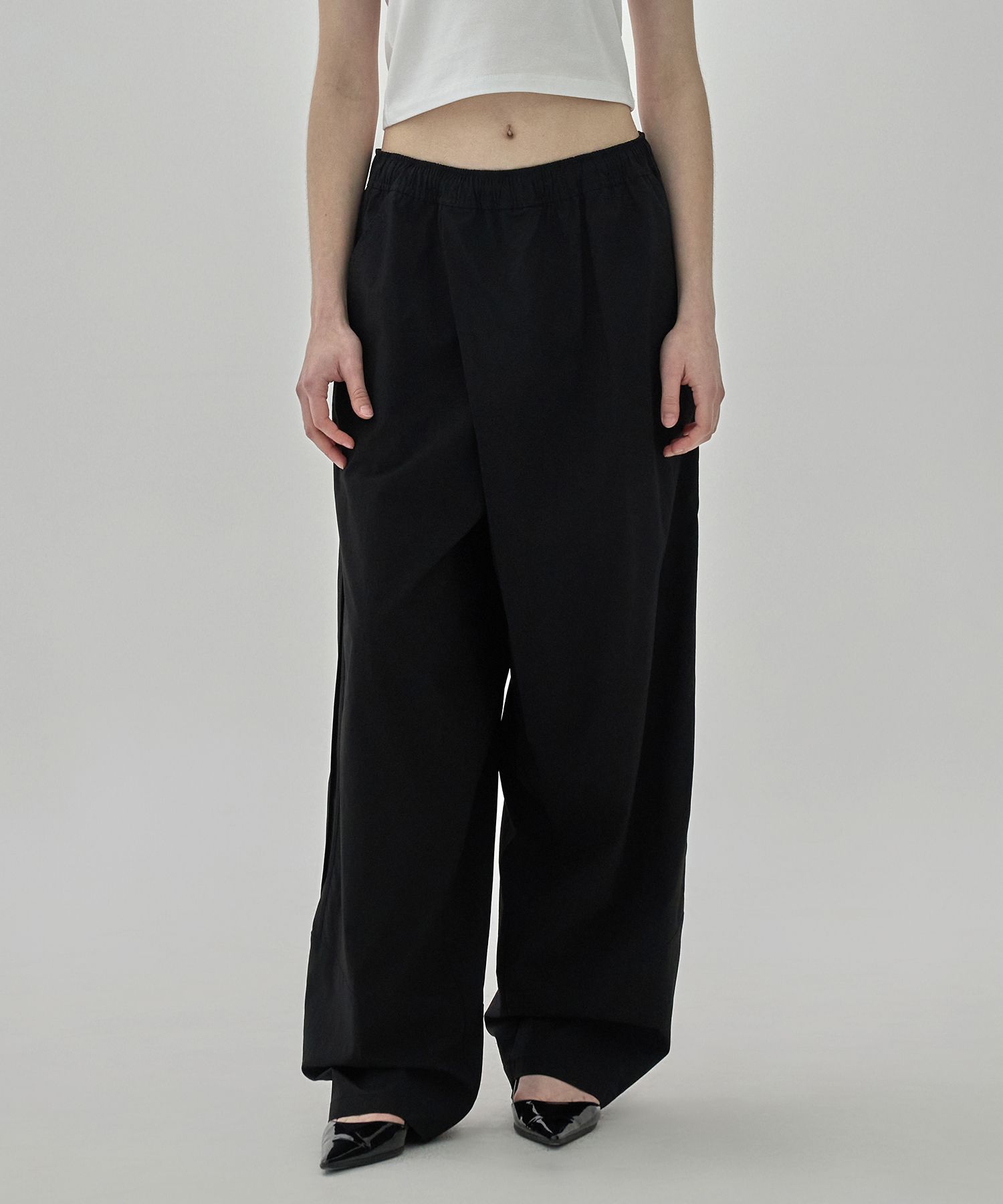 [WOOALONG]★25SS★韓国人気★Unbalance Wide Balloon Pants MUSINSA | WOOALONG Unbalance Wide Balloon Pants - BLACK