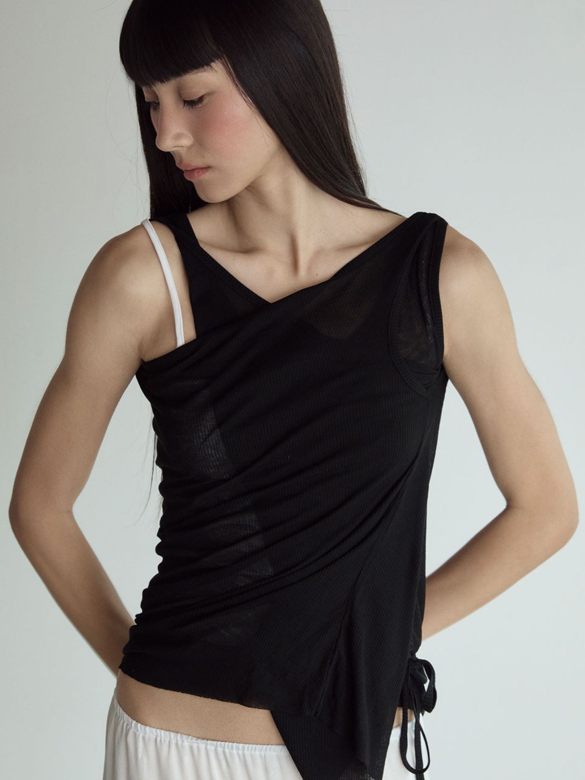 비수스(VISUS) Layered Sleeveless Top_black