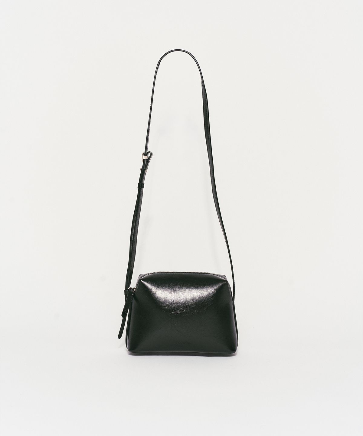 리이(RE RHEE) SQUARE CROSSBODY BAG BLACK