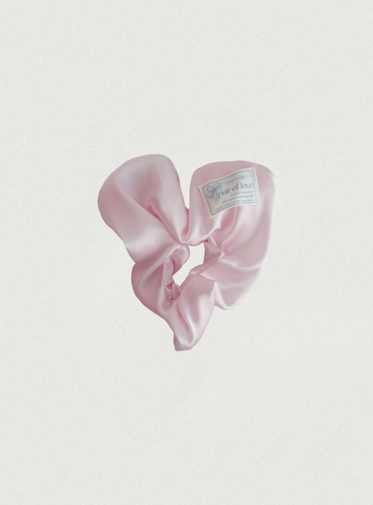 페어오브러브(PAIR OF LOVE) SATIN HEART SCRUNCHIE (BABY PINK)