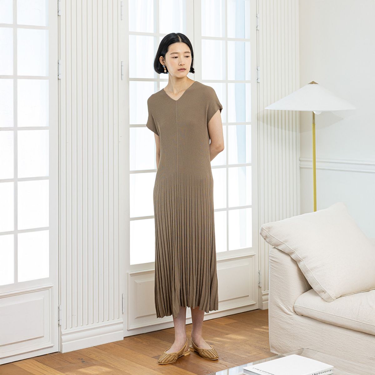 랭썬(LANGSON) LS_V-neck pleated dress_KHAKI