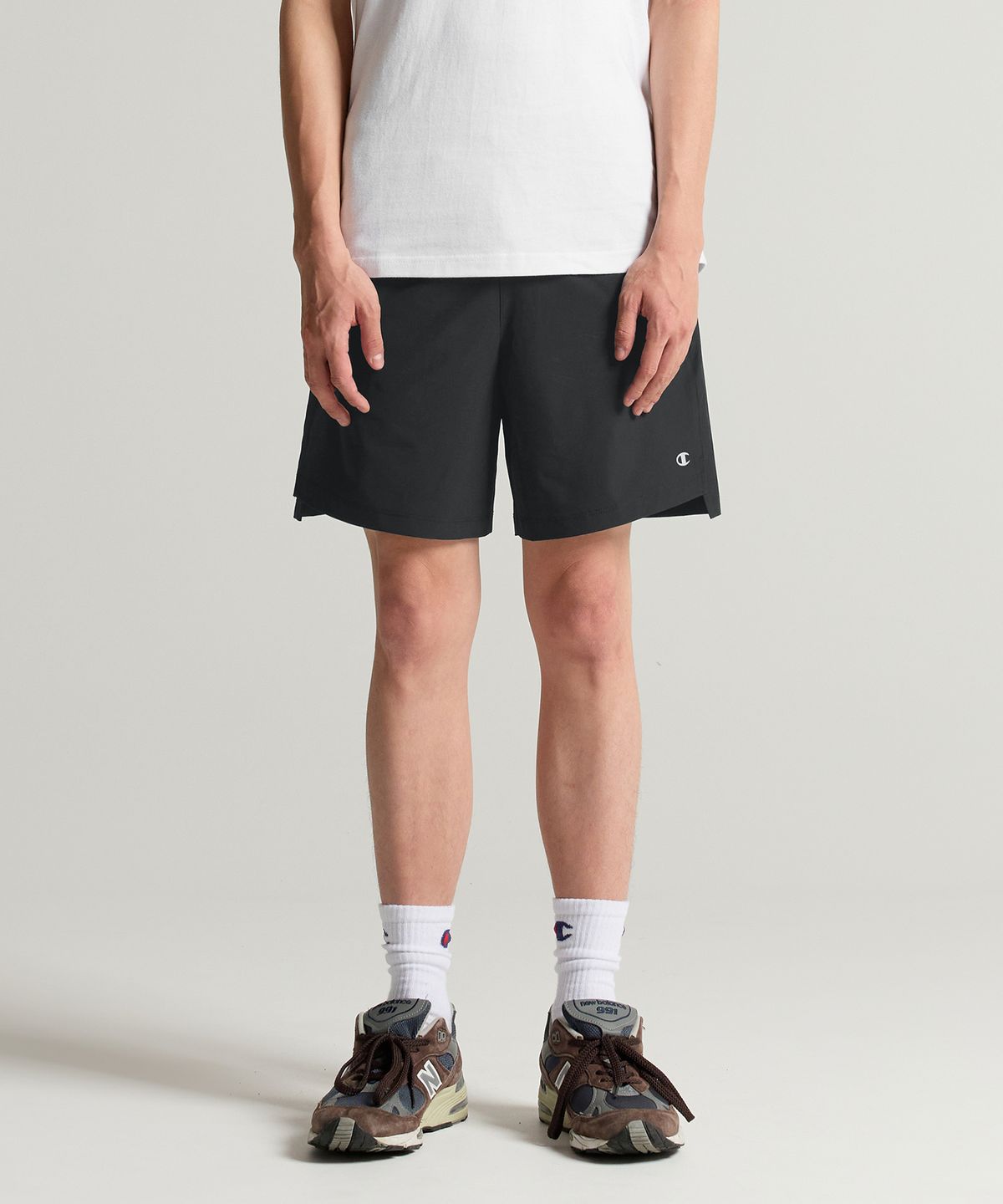 챔피온(CHAMPION) C로고 우븐 7인치 숏팬츠 Charcoal