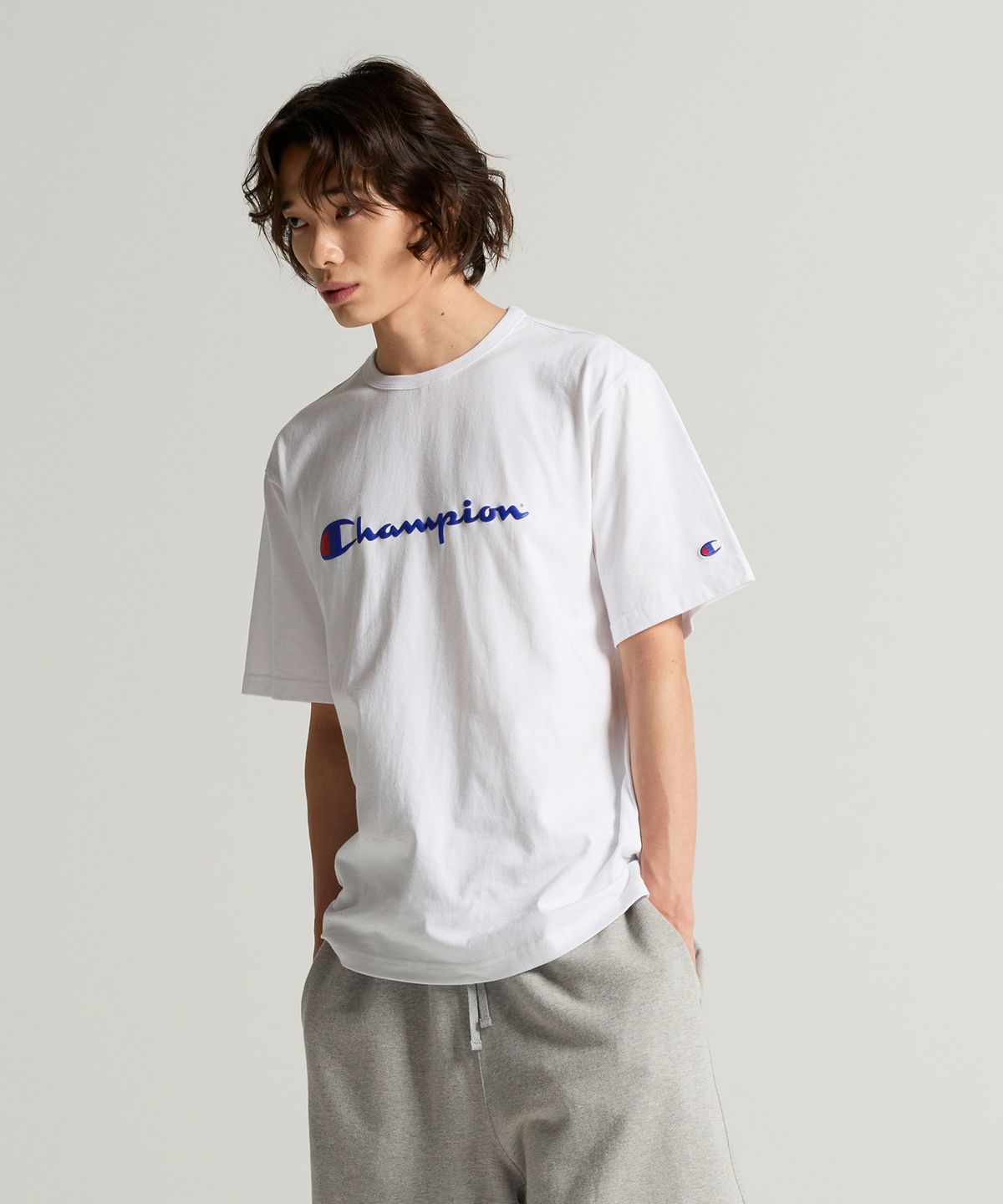 챔피온(CHAMPION) 빅 로고 루즈핏 반팔 티셔츠 White