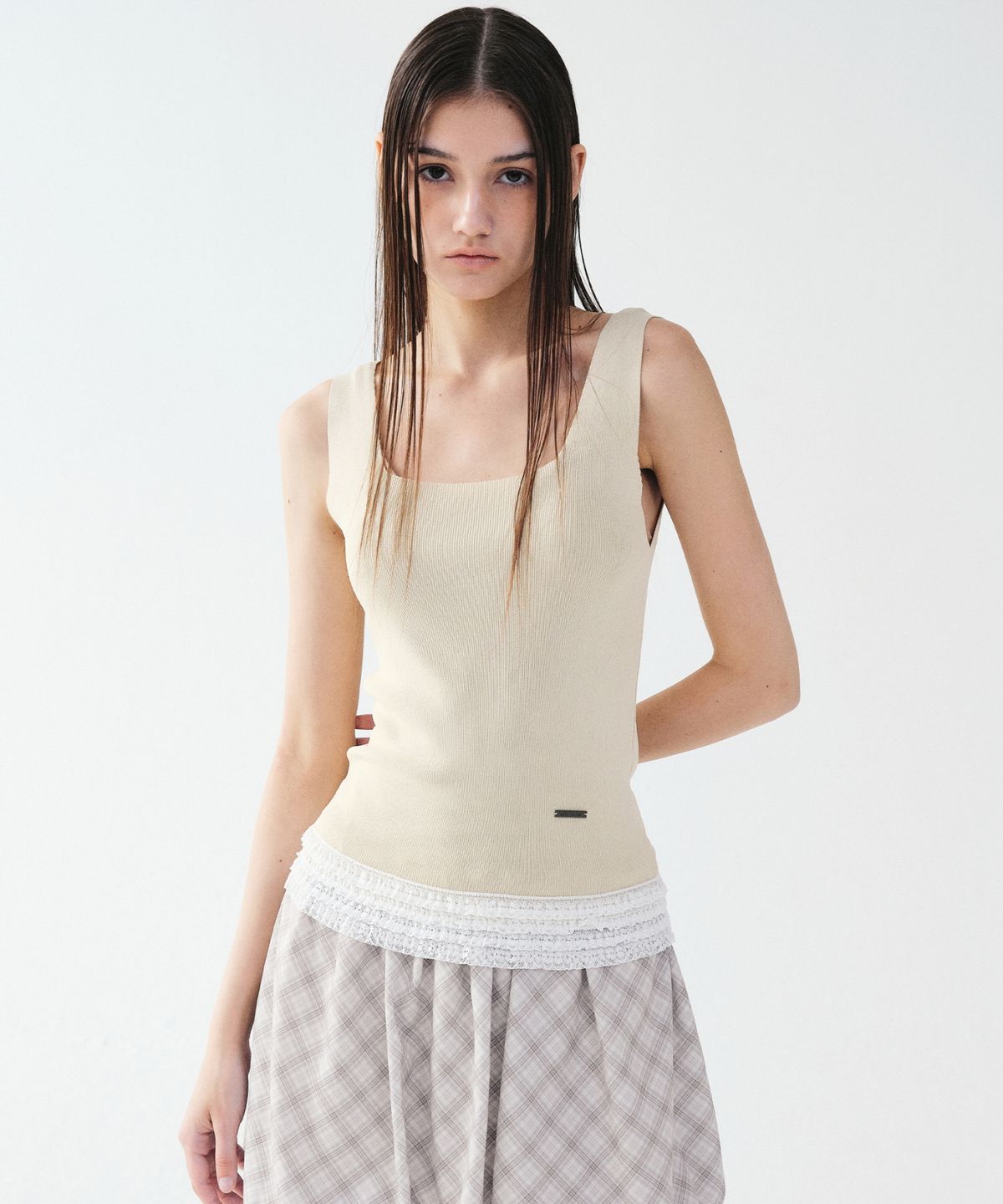 닉앤니콜(NICK&NICOLE) FRILL KNIT SLEEVELESS_BEIGE