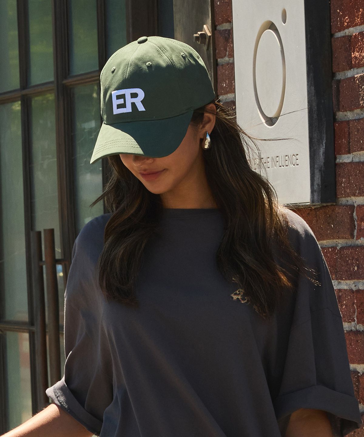 에르에르(ERER) Embroidered ER Logo Artwork Baseball Cap Green