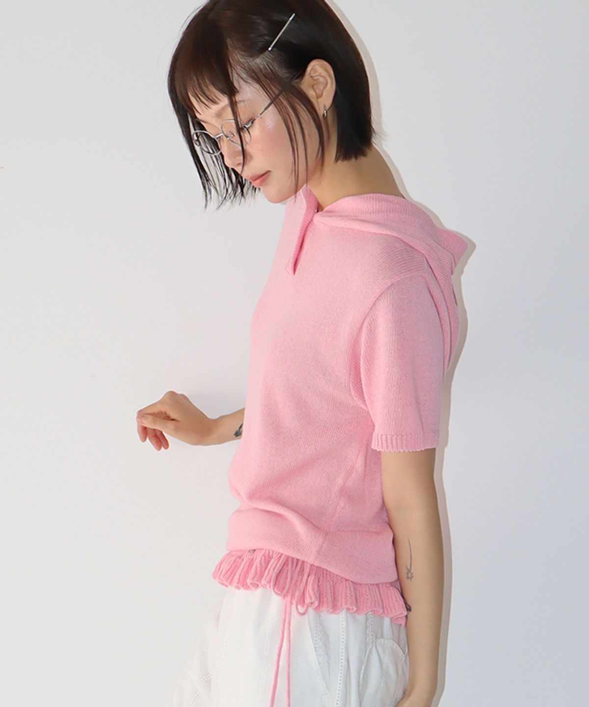론론(RONRON) BUTTON HOODED FRILL HALF SLEEVE KNIT SOFT PINK