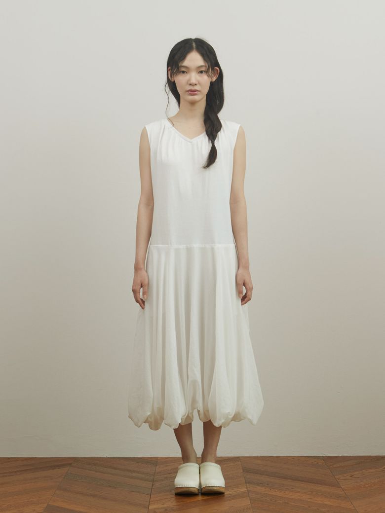 Shirred V-Neck Volume Dress / White