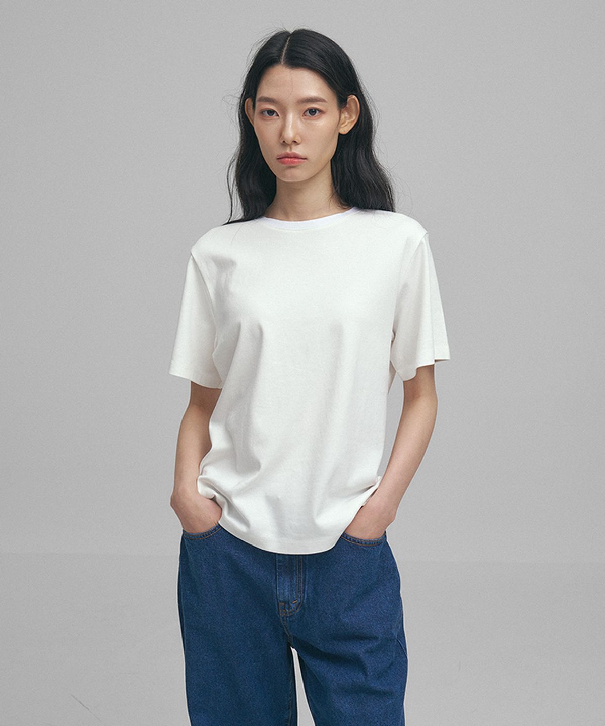 어나더오피스 우먼(ANOTHER OFFICE WOMEN) w. Basis Tee (Off White)