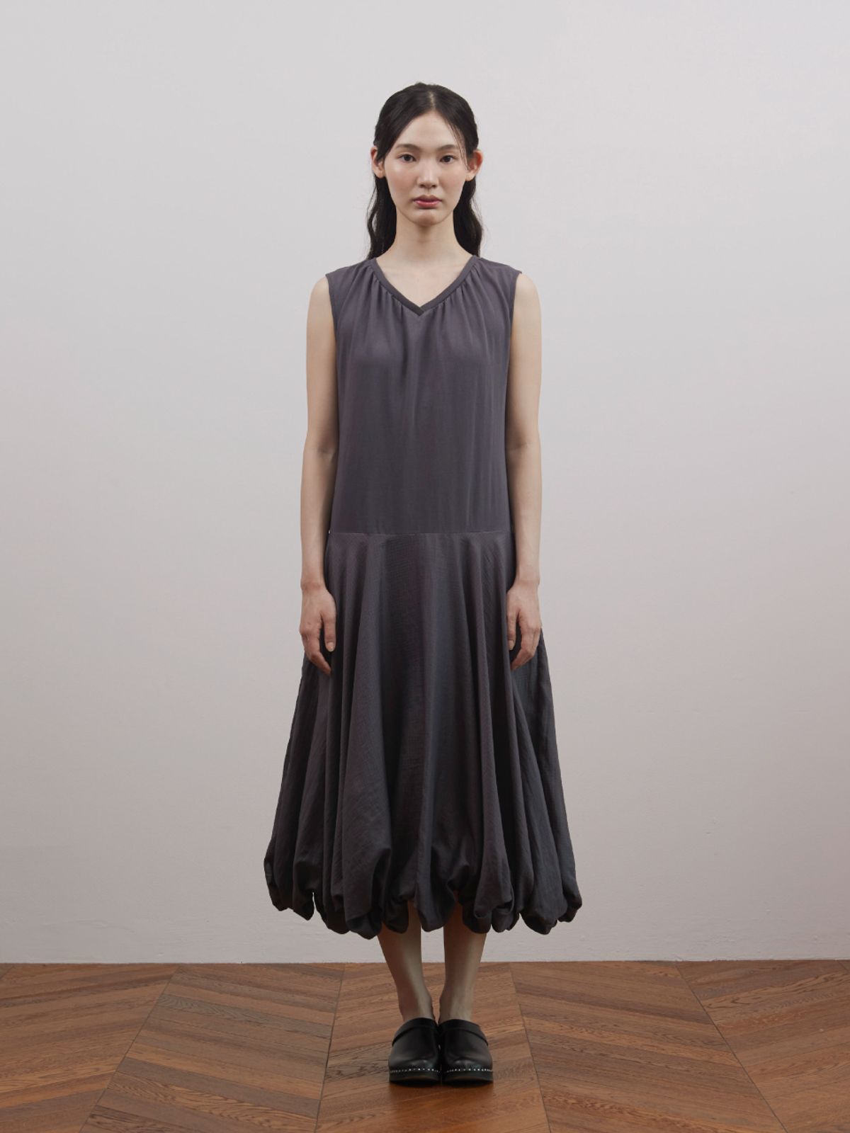 피브스피브스(PEEVES PEEVES) Shirred V-Neck Volume Dress / Deep Purple