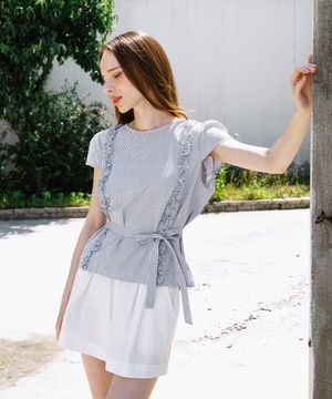 핀스트라이프 러플 블라우스