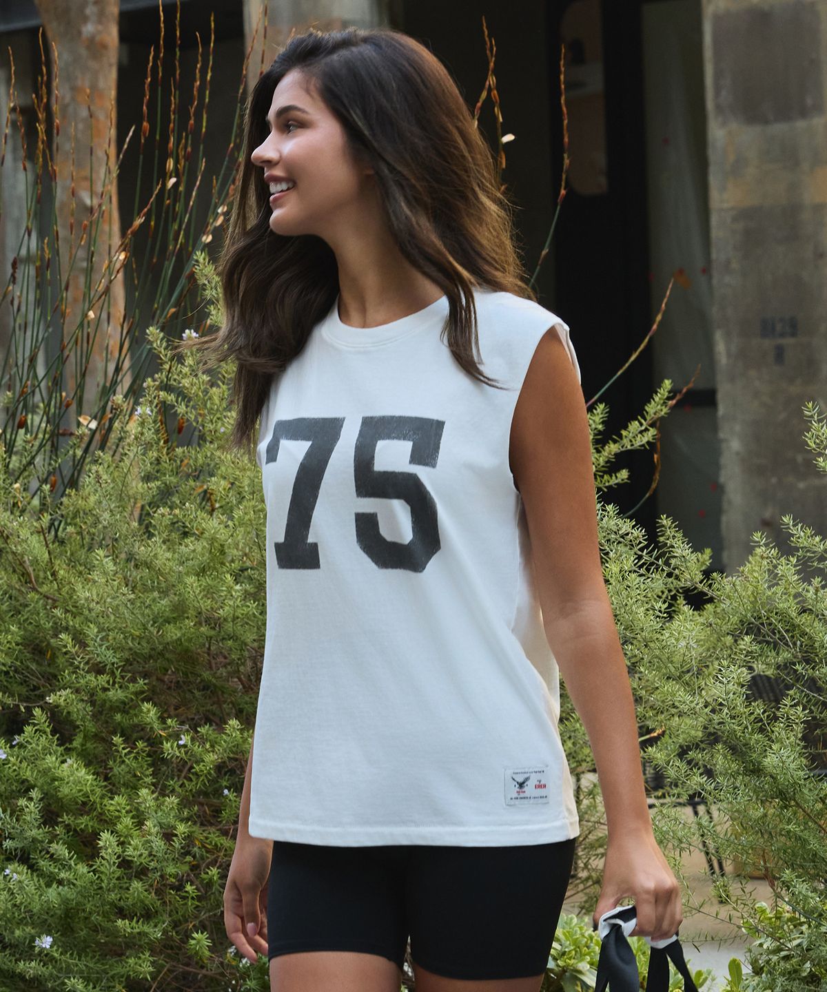 에르에르(ERER) Vintage 75 Artwork Sleeveless White
