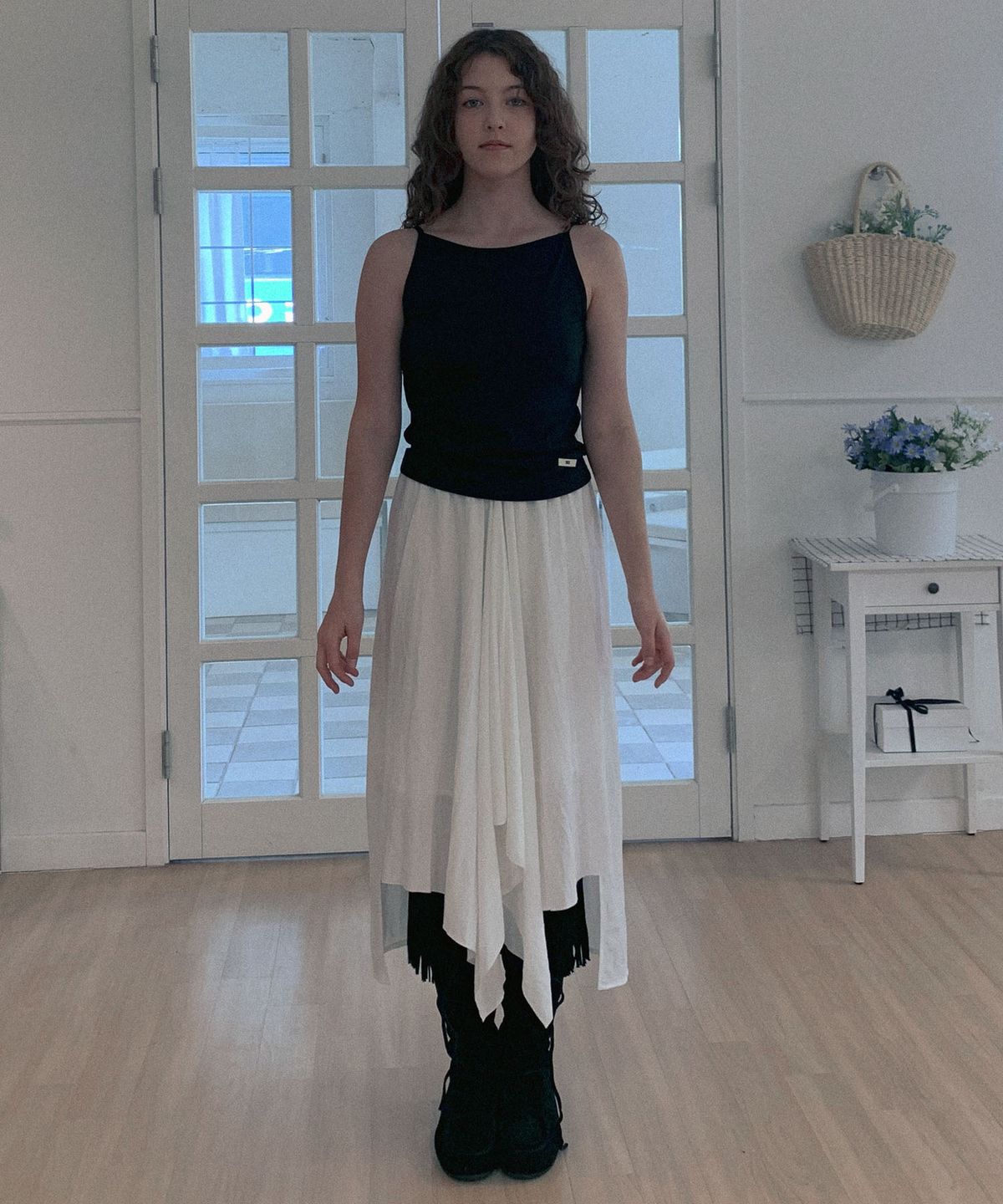 딜라이디(DELIDI) Polka sleeveless top (black)