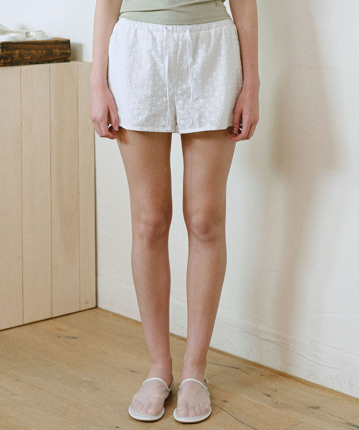 앤니즈(ANDNEEDS) [스크런치 SET] Libet punching short pants (white)