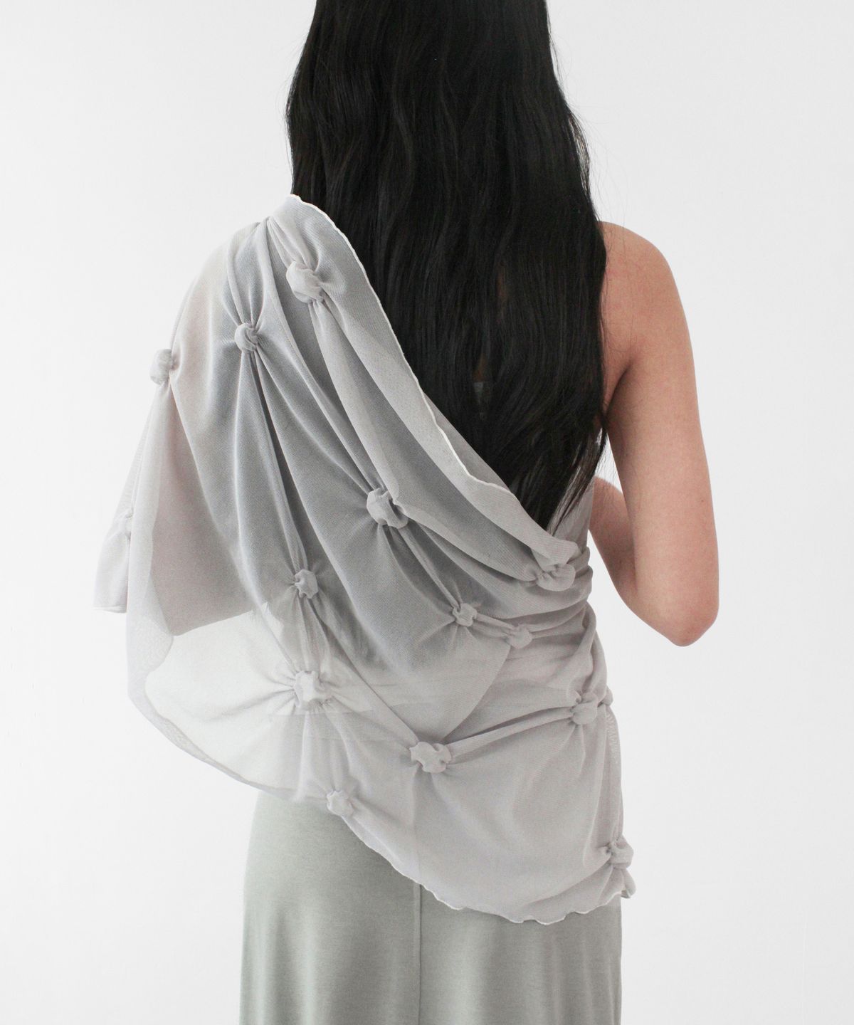 카셀(CACELE) MESH DOT SHIRRED SCARF, LIGHT GRAY