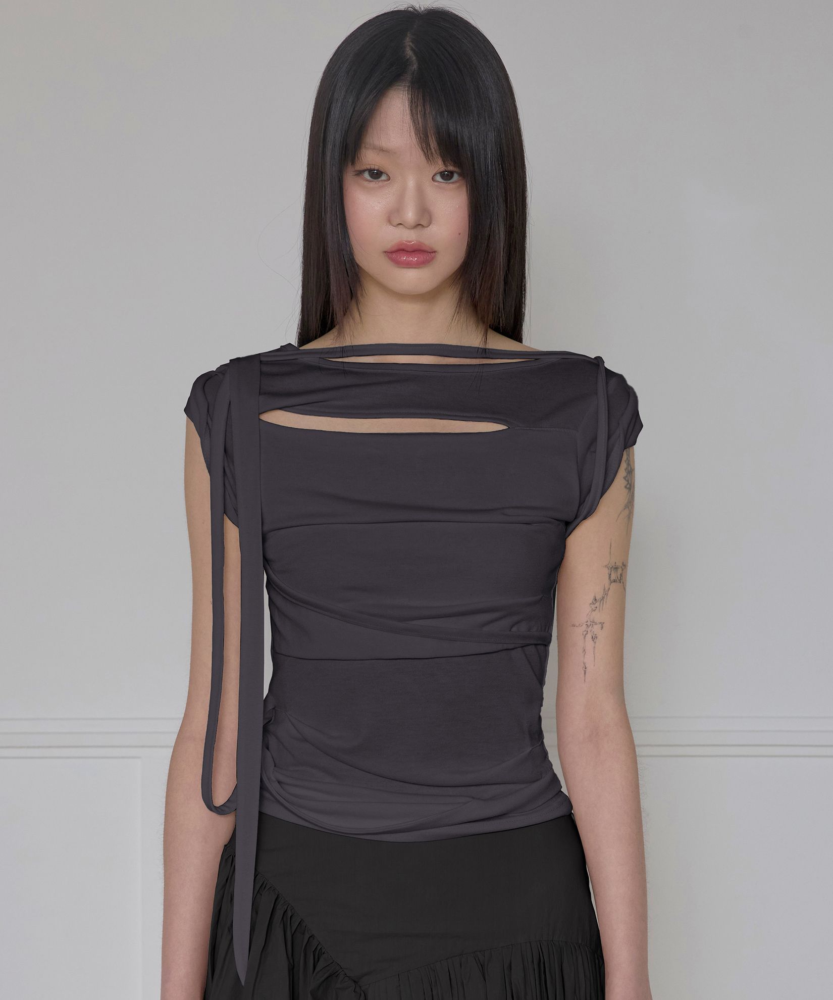 【FLAREUP】25SS★ Asymmetrical Draped Strap Roll-Up T-Shirt MUSINSA | FLAREUP Asymmetrical Draped Strap Roll-Up T-Shirt