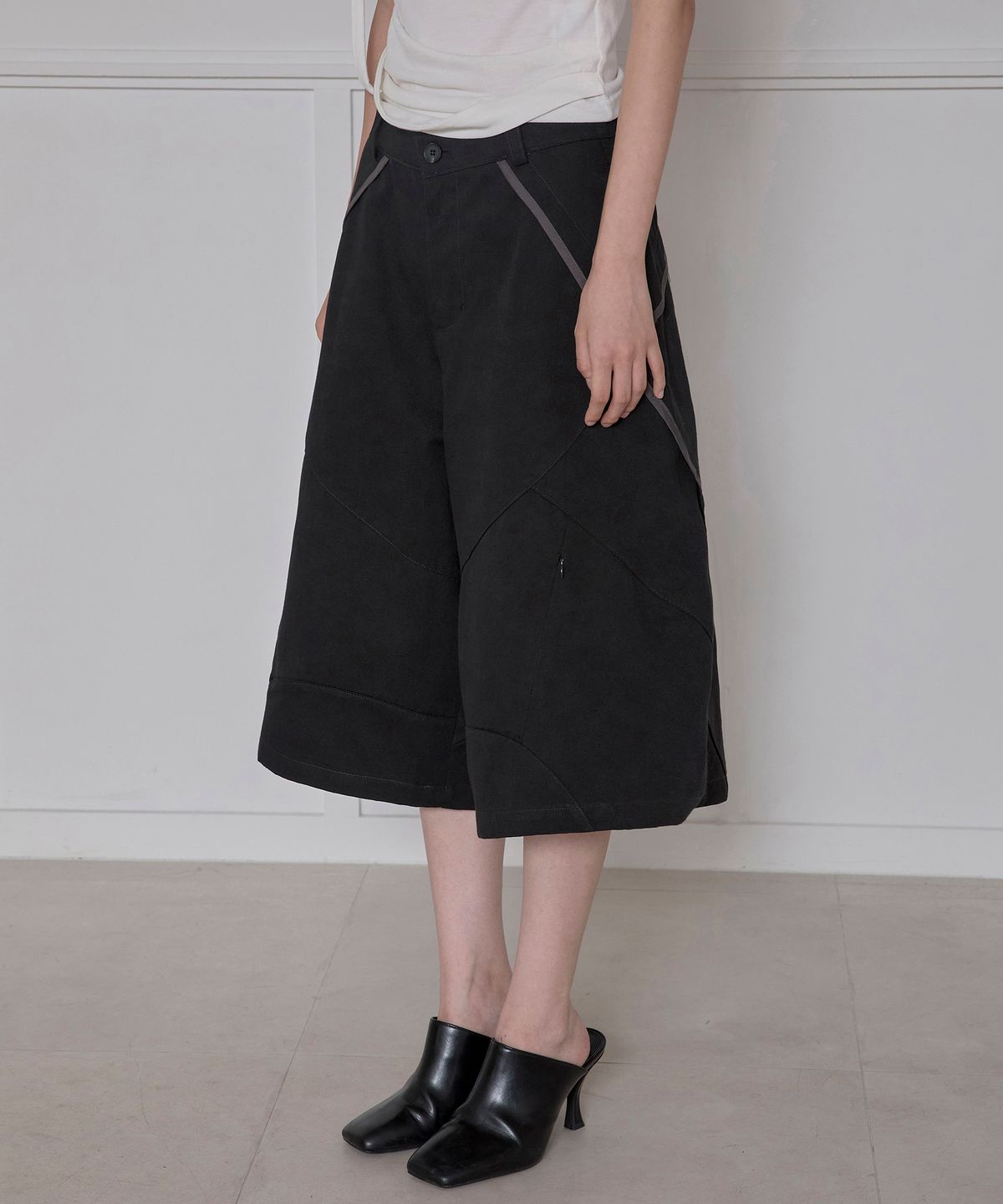 플레어업(FLAREUP) Asymmetrical Bermuda Shorts (FL-254_Black)