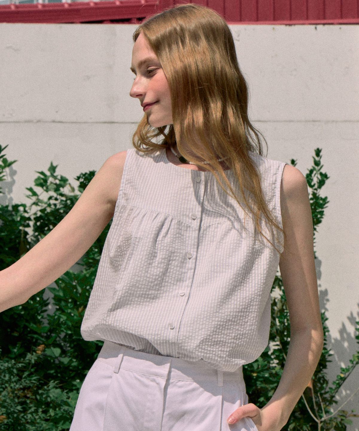 논로컬(NONLOCAL) Julia Shirring Sleeveless Blouse - Light Blue