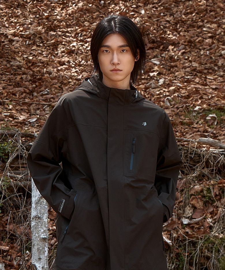 Utility Tech Raincoat - Licorice Black
