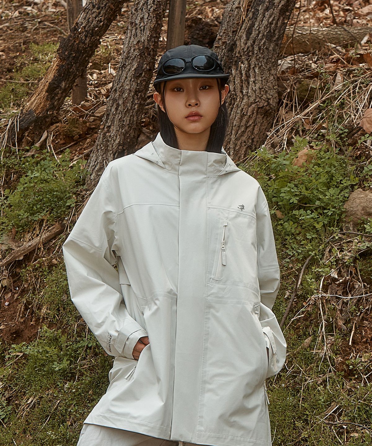 울프라운치(WOLFLAUNCH) Utility Tech Raincoat - Oatmeal
