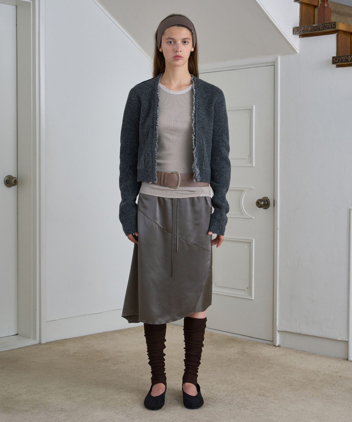 시메트릭 퍼센트(SYMMETRICPERCENT) Asymmetric Satin Skirt / Charcoal