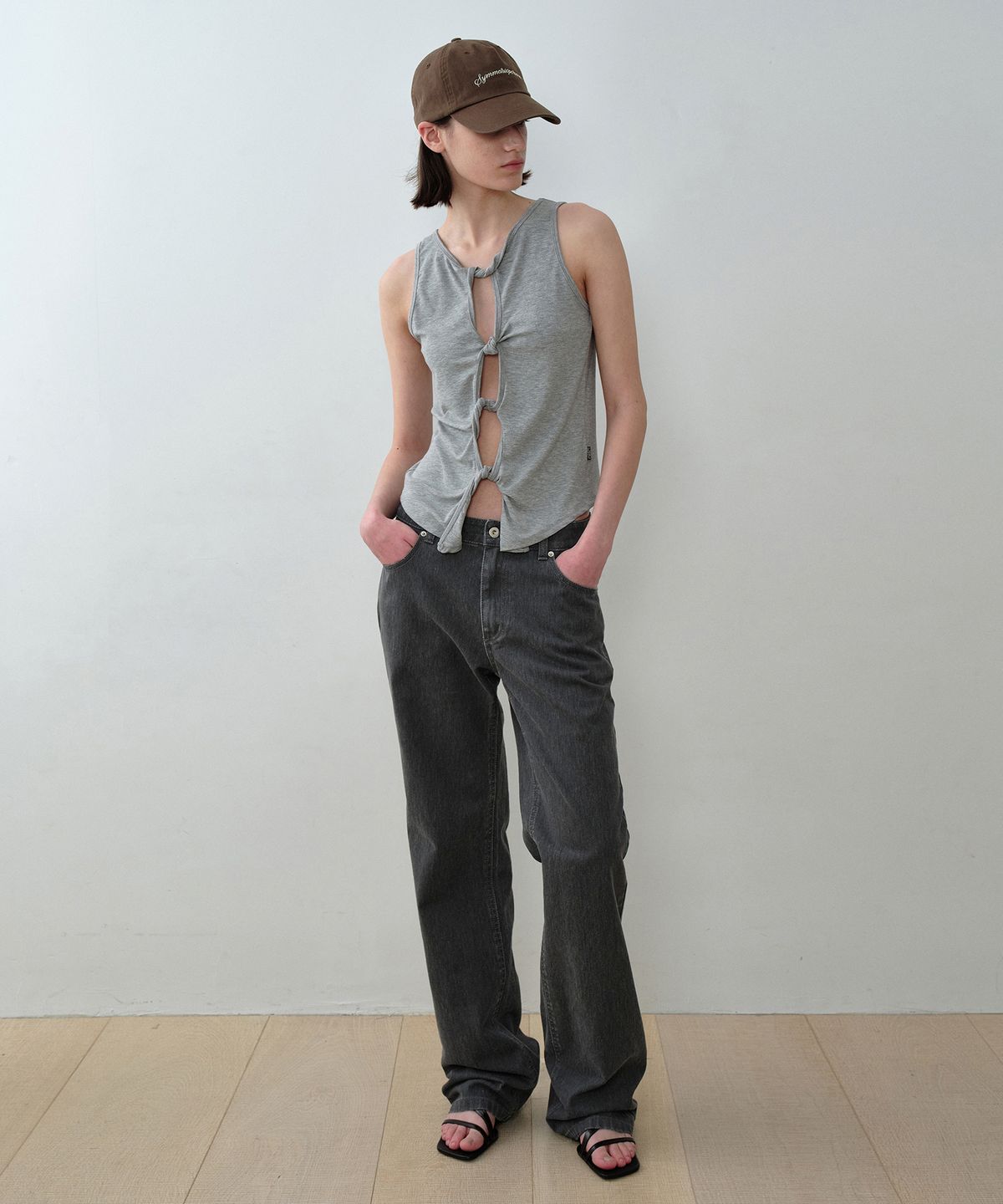 시메트릭 퍼센트(SYMMETRICPERCENT) Straight-leg Color Jeans / Charcoal