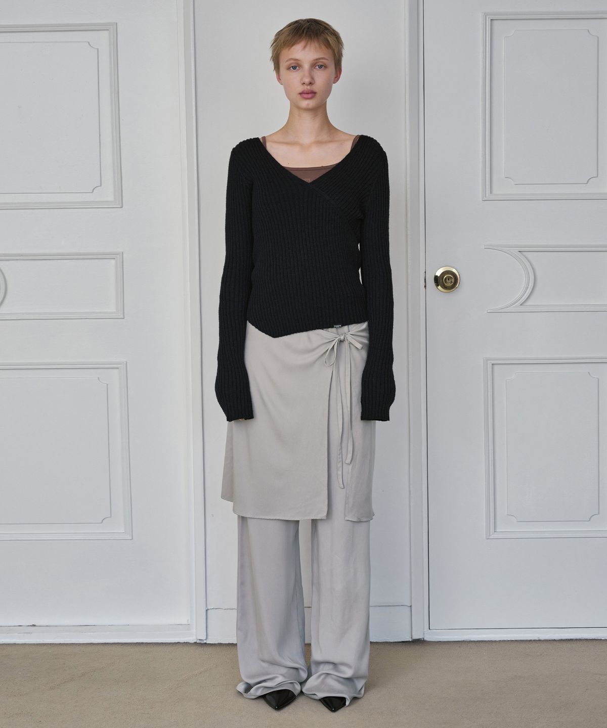 시메트릭 퍼센트(SYMMETRICPERCENT) Silky Skirt & Pants / Ash Beige