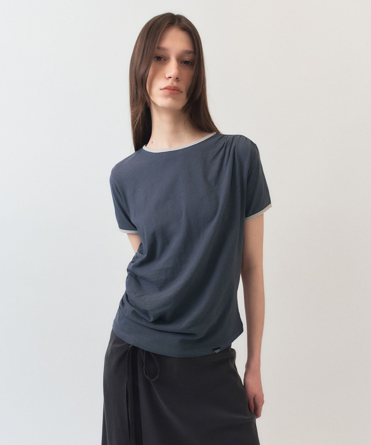 시메트릭 퍼센트(SYMMETRICPERCENT) Shirring Ringer Top / Charcoal