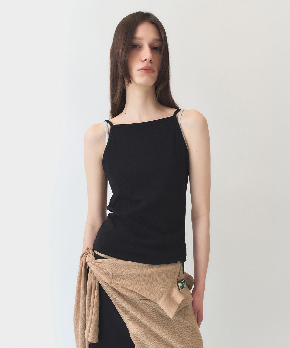 시메트릭 퍼센트(SYMMETRICPERCENT) Square Sleeveless / Black