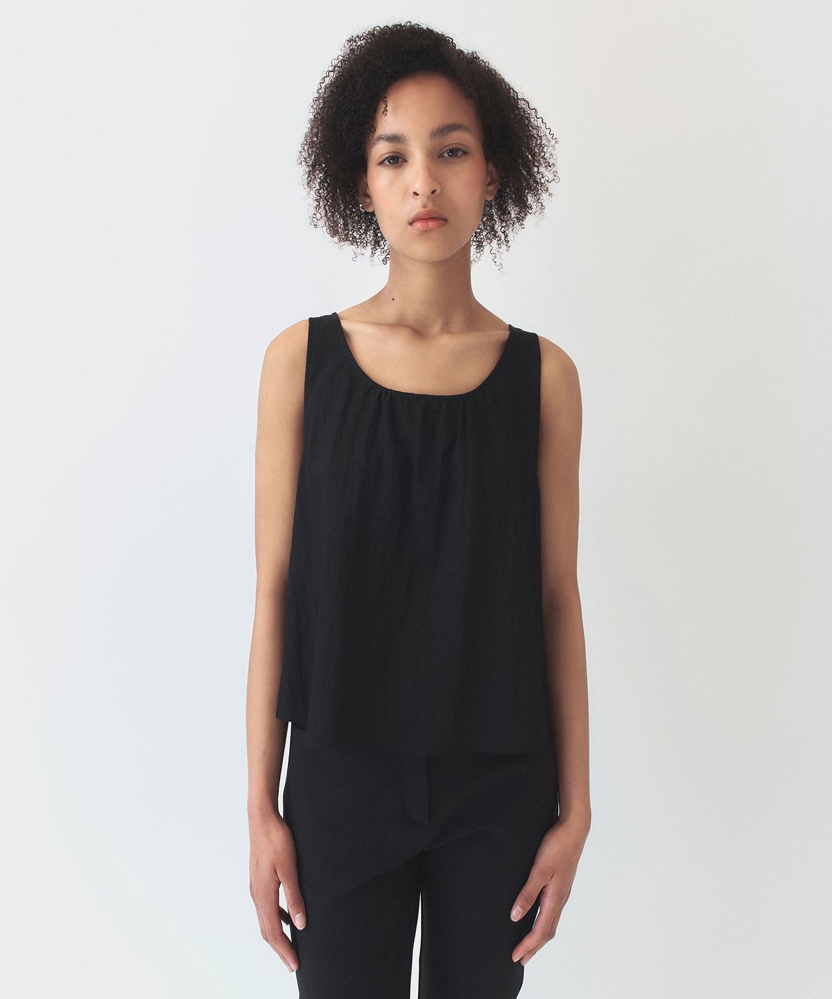 시메트릭 퍼센트(SYMMETRICPERCENT) Shirring Sleeveless Top / Black
