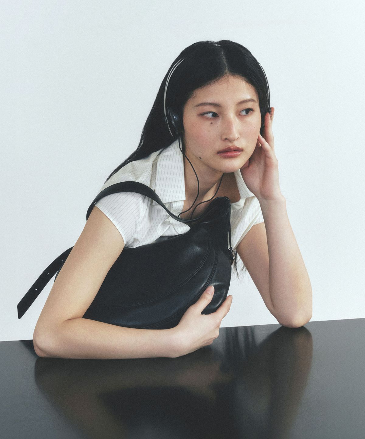 조에뜨(ZOEET) PEBBLE SHOULDER LEATHER BAG (MIDNIGHT)