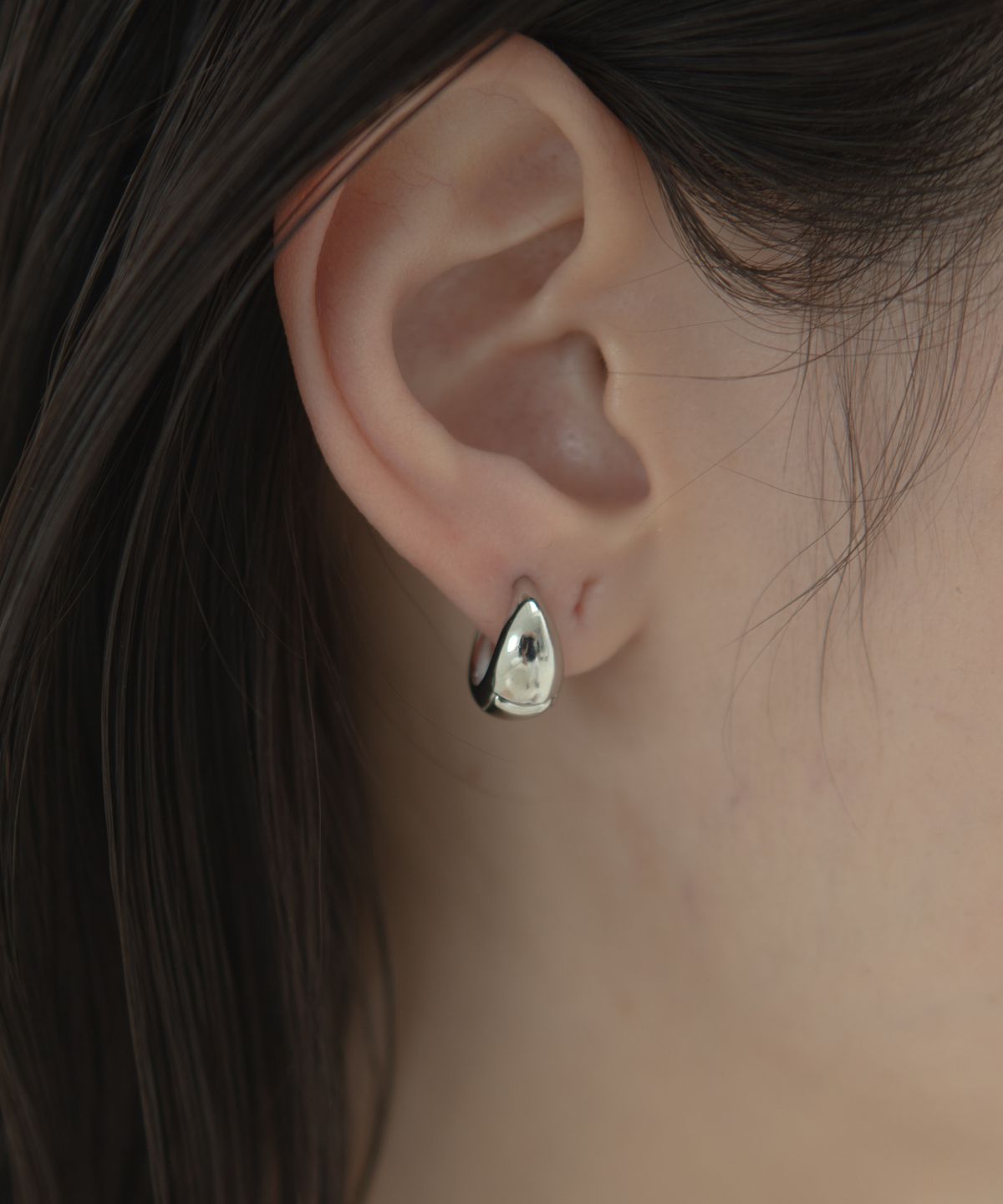 노비스도쿄(NOVICE TOKYO) 미니 컴팩트 오벌 피어스 Mini Compact Oval Pierce / Silver