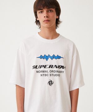 슈퍼노바 번개 레터링 반팔티 (화이트)