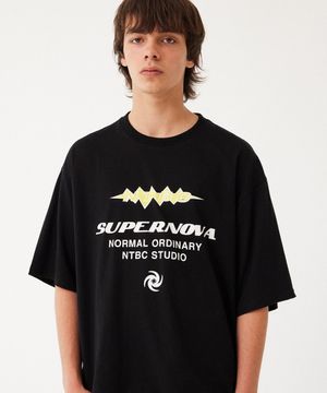 슈퍼노바 번개 레터링 반팔티 (블랙)