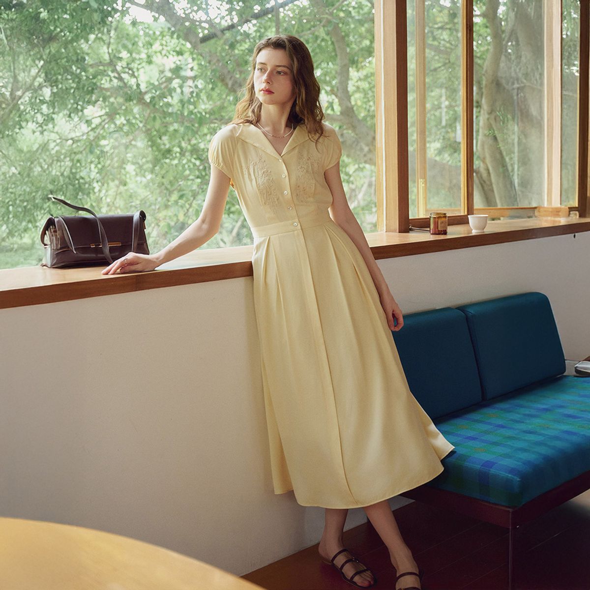 심플레트로(SIMPLE RETRO) SR_Swallow collar embroidery dress