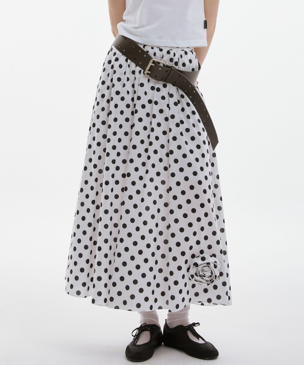 이에스씨 스튜디오(ESC STUDIO) maxi dot corsage skirt (white)
