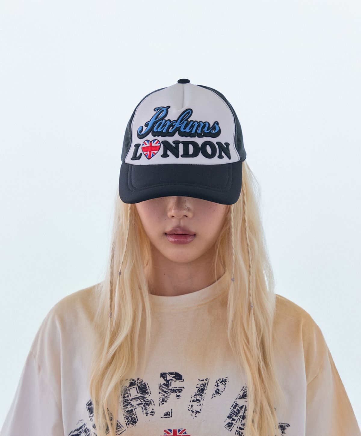 런던파퓸스 아카이브(LONDON PARFUMS ARCHIVE) MESH TRUCKER CAP BLACK