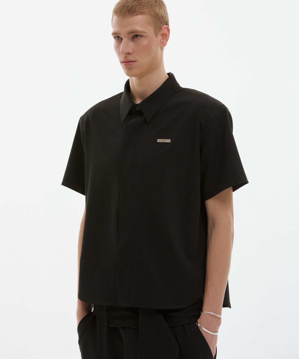 이에스씨 스튜디오(ESC STUDIO) neat shoulder pad shirt (black)