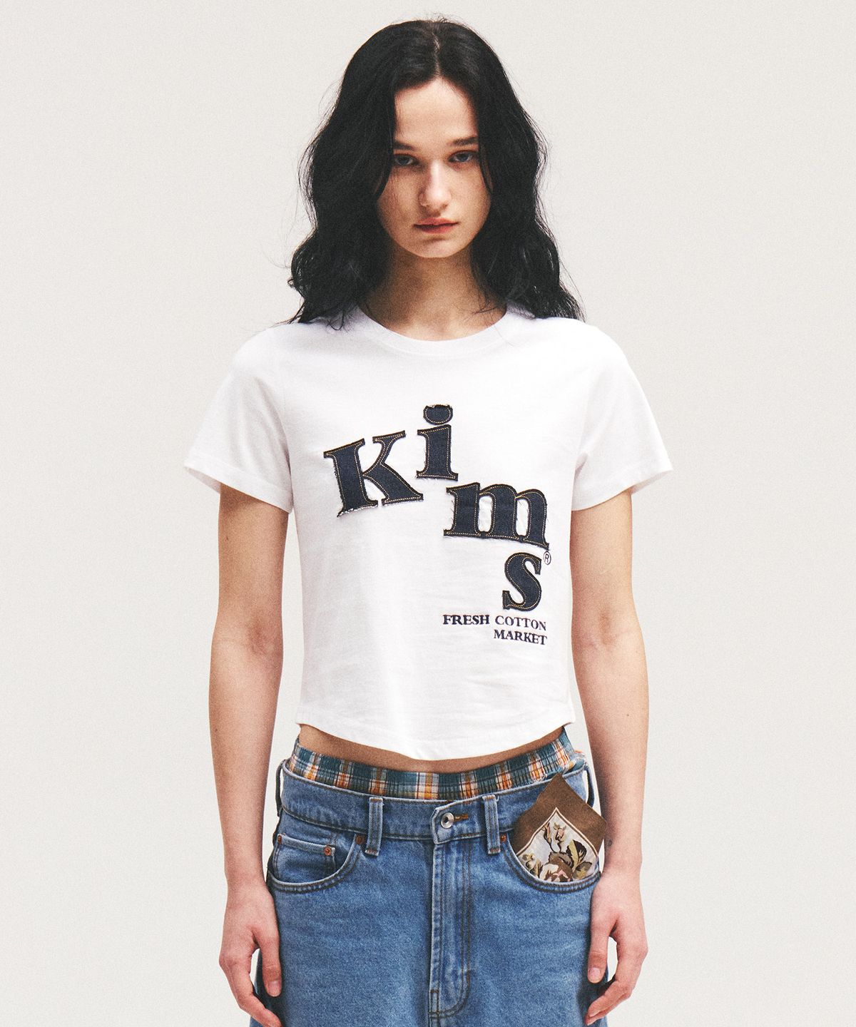 킴스 프레시 코튼 마켓(KIMS FRESH COTTON MARKET) Messy Denim Applique Tee White