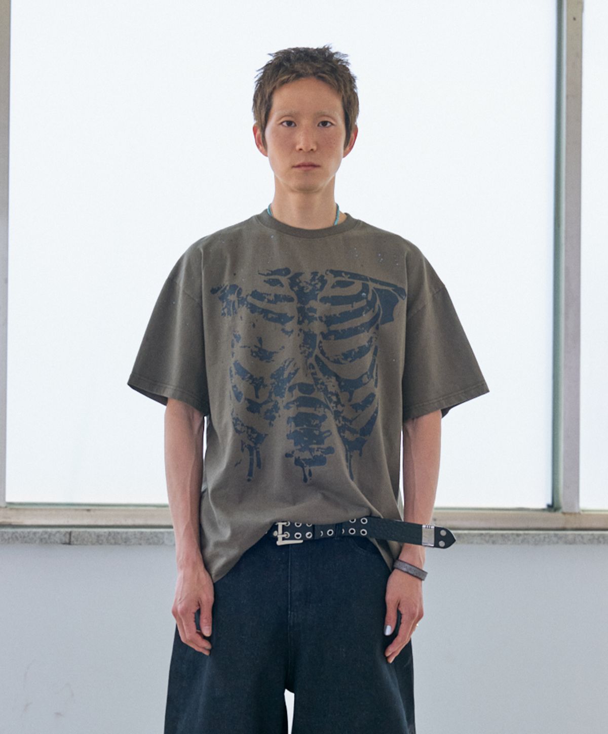 런던파퓸스 아카이브(LONDON PARFUMS ARCHIVE) SKEL-DROP T-SHIRT KHAKI